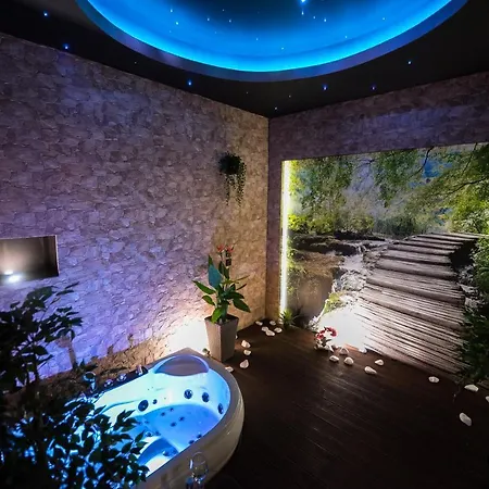 Z Jacuzzi דירה *