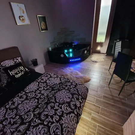 Z Jacuzzi Apartment *